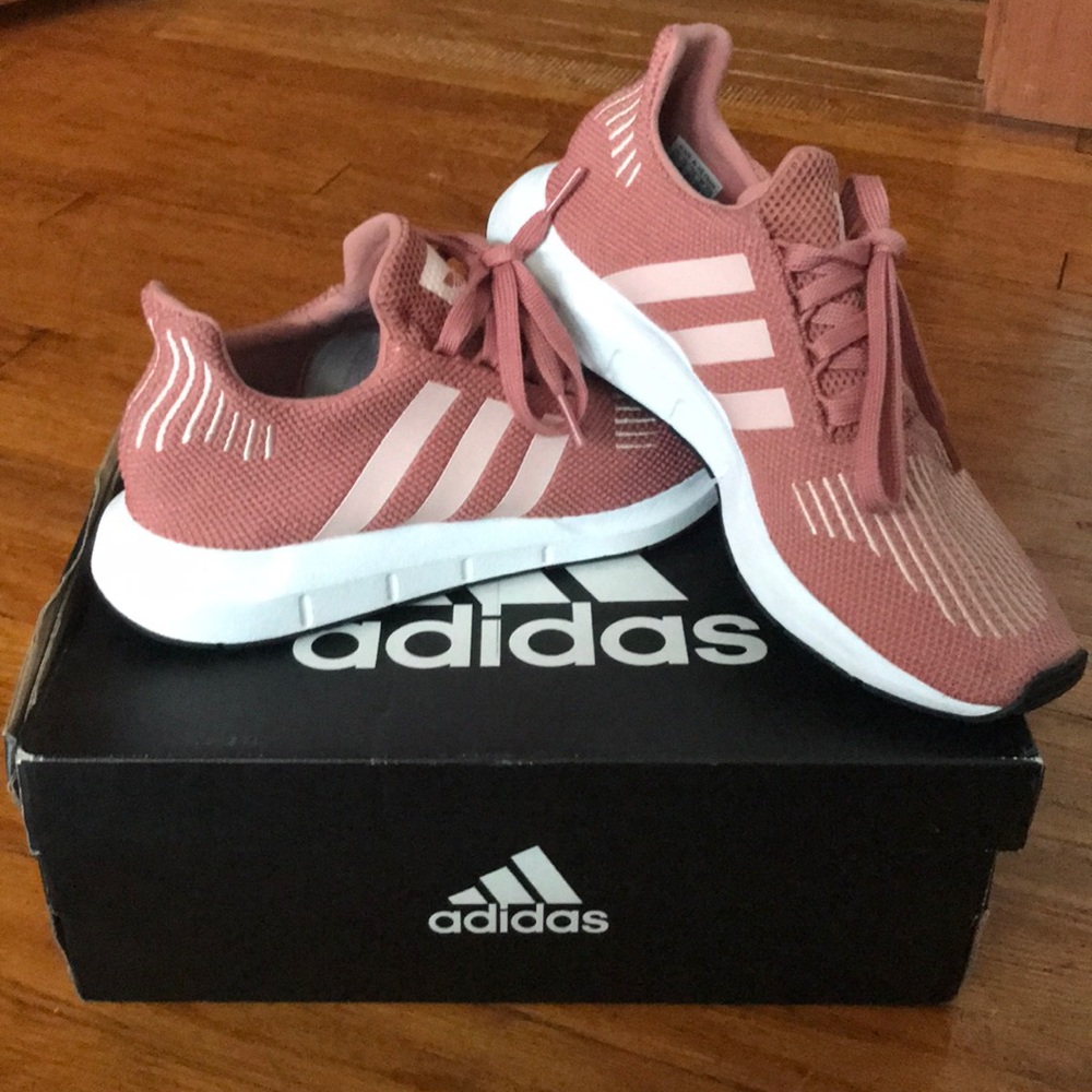 Adidas Swift Run Ortholite Running Sneakers